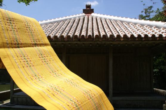 Shuri Doton woven table center (100cm)