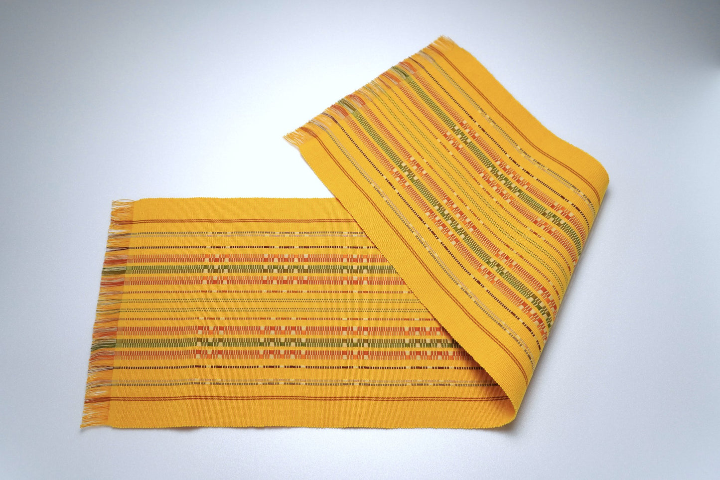 Shuri Doton woven table center (100cm)