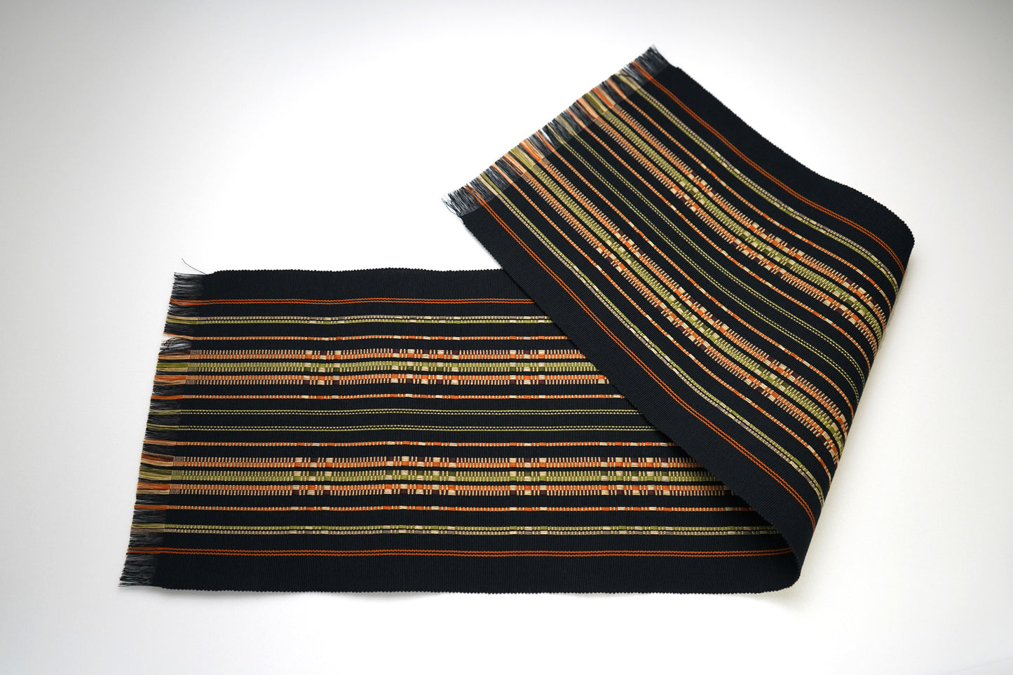 Shuri Doton woven table center (100cm)